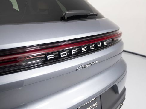 Certified 2026 Porsche Cayenne E-Hybrid AWD/4WD image 36