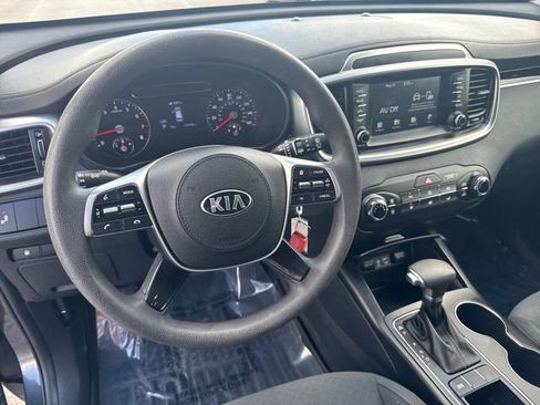 Used 2019 Kia Sorento FWD image 13