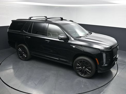 Used 2025 Cadillac Escalade Sport w/ LPO, ONYX Package AWD/4WD image 18