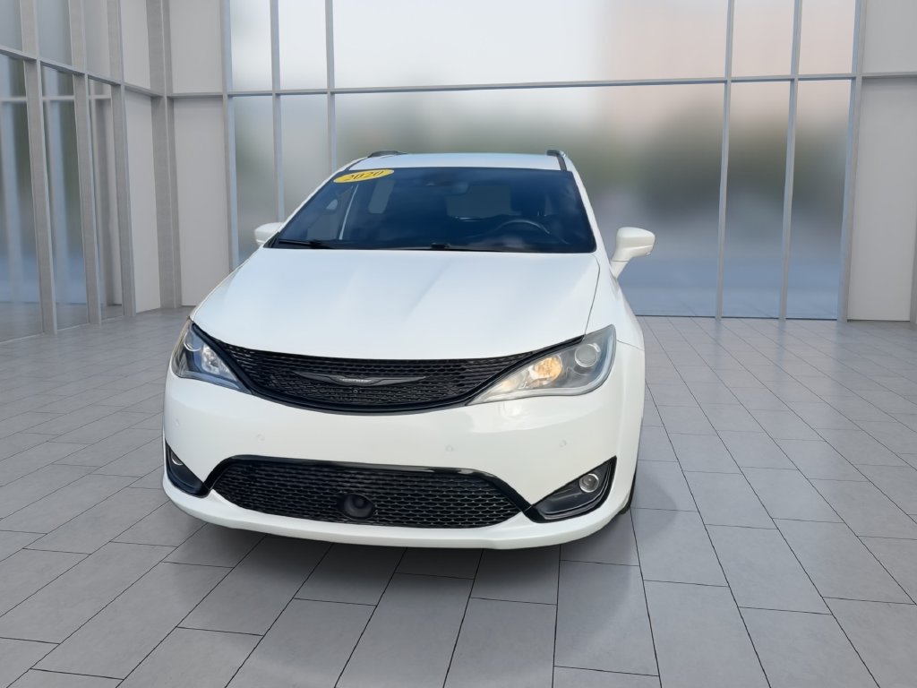 Used 2020 Chrysler Pacifica Touring-L Plus w/ Advanced Safetytec Group FWD image 3