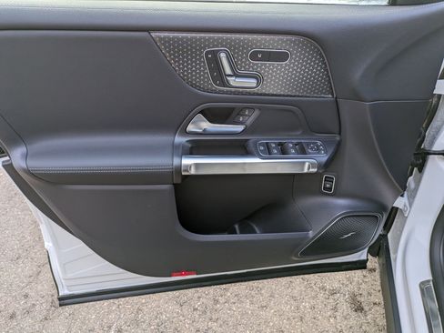 New 2025 Mercedes-Benz EQB 300 4MATIC image 10