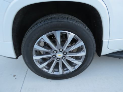 Certified 2022 Chevrolet Traverse Premier w/ LPO, Floor Liner Package image 10