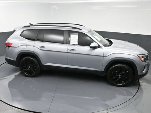 Used 2024 Volkswagen Atlas SE w/ Black Wheel Package image 47