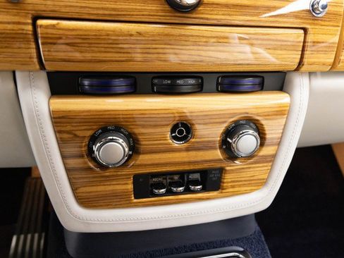 Used 2010 Rolls-Royce Phantom Coupe image 18