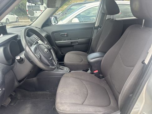 Used 2013 Kia Soul FWD image 10
