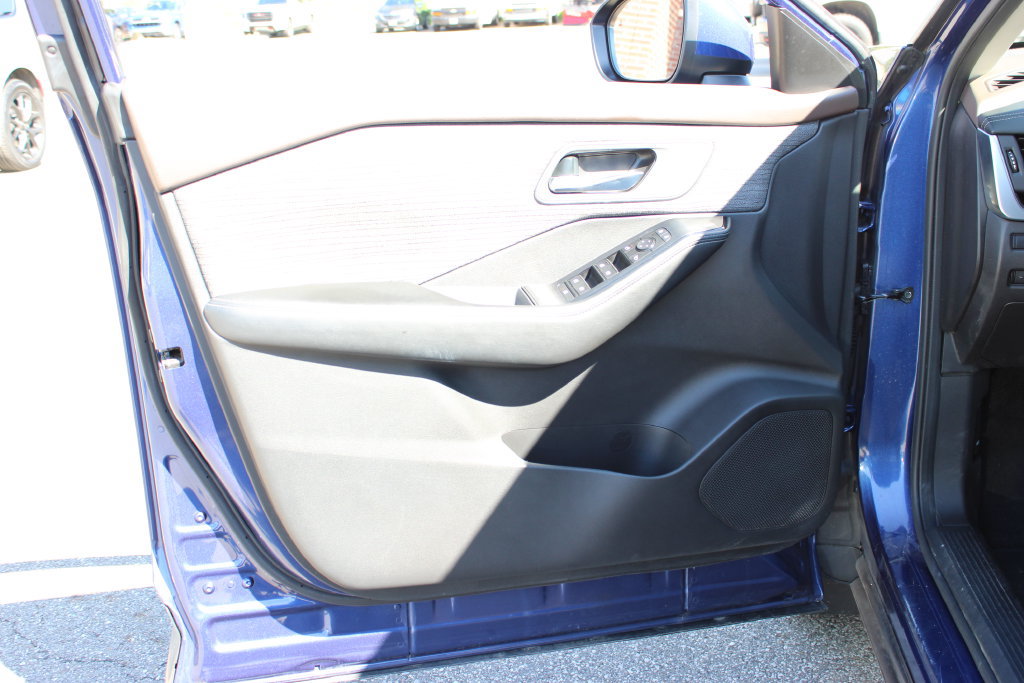 Used 2023 Nissan Rogue SV AWD/4WD image 14