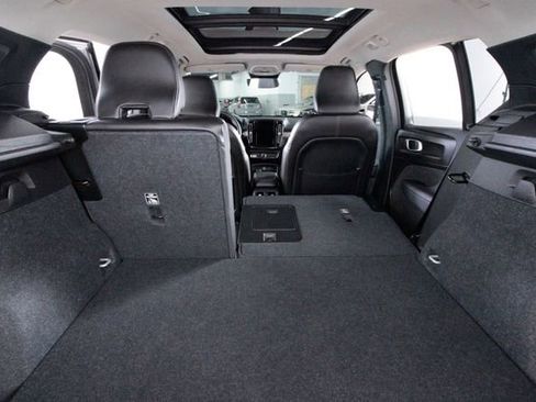 Certified 2025 Volvo XC40 B5 Plus image 24