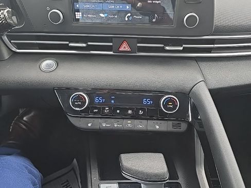 Used 2022 Hyundai Elantra Blue FWD image 6