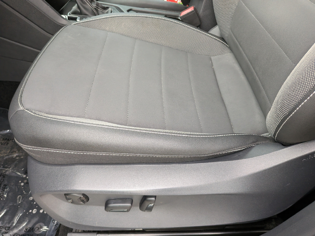 Certified 2023 Volkswagen Taos SE w/ Panoramic Sunroof Package FWD image 17