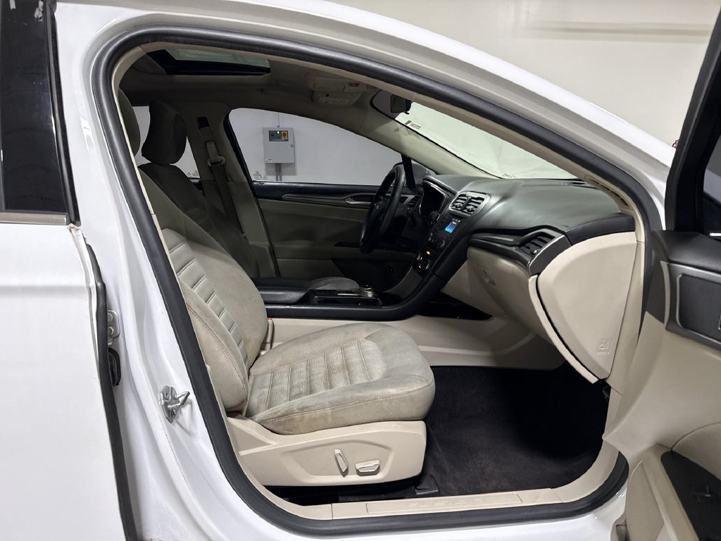 Used 2017 Ford Fusion SE FWD image 22