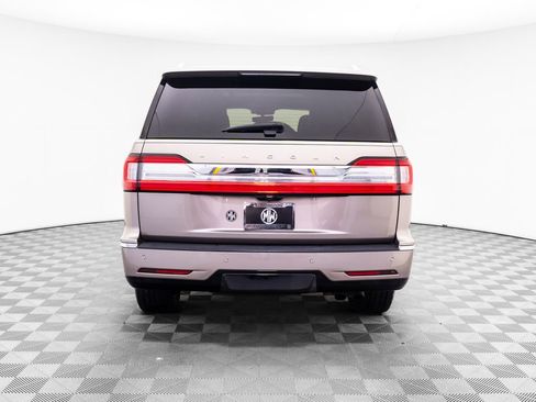 Used 2019 Lincoln Navigator Reserve AWD/4WD image 4