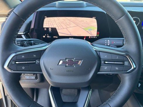 Used 2025 Chevrolet Suburban Z71 w/ Comfort Package image 26