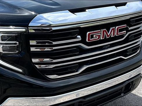 Used 2024 GMC Sierra 1500 SLT w/ SLT Premium Plus Package AWD/4WD image 34