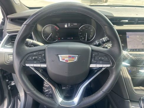Used 2025 Cadillac XT6 Premium Luxury image 16