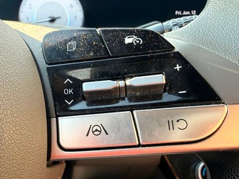 Used 2024 Hyundai Elantra SEL FWD image 21