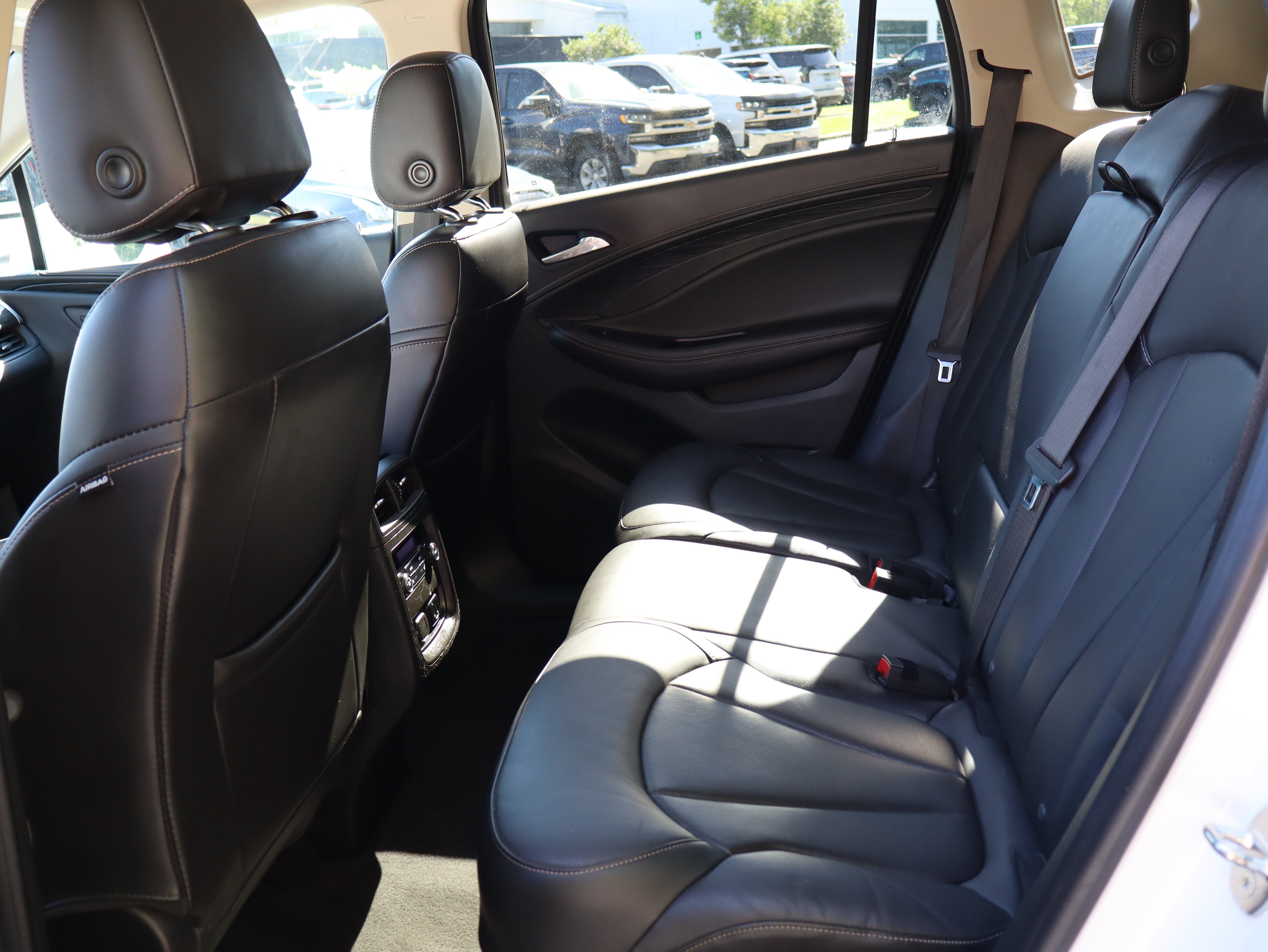 Used 2018 Buick Envision Essence FWD image 41
