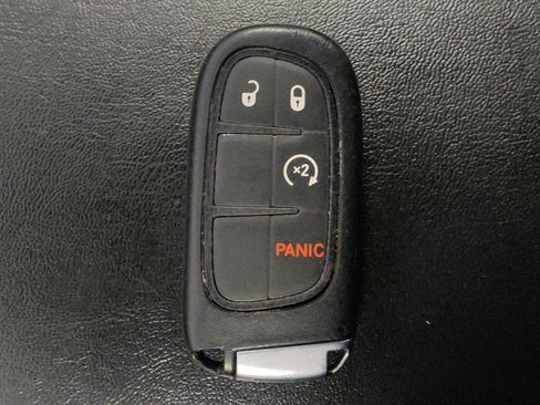 Used 2021 Jeep Cherokee Latitude Plus FWD image 32