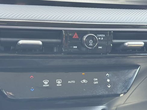 Used 2025 Nissan Kicks SR FWD image 19