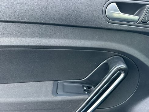 Used 2019 Volkswagen Beetle 2.0T S image 10