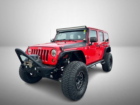 Used 2015 Jeep Wrangler Unlimited Sahara AWD/4WD image 2