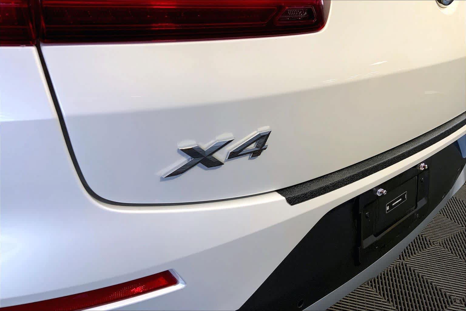 Used 2024 BMW X4 xDrive30i w/ Parking Assistance Package AWD/4WD image 10