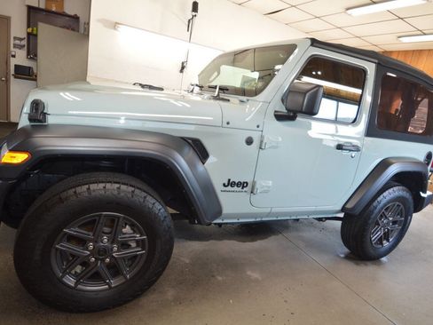 Used 2024 Jeep Wrangler Sport image 16