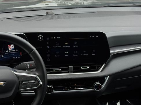 Used 2025 Chevrolet Equinox LT FWD image 17