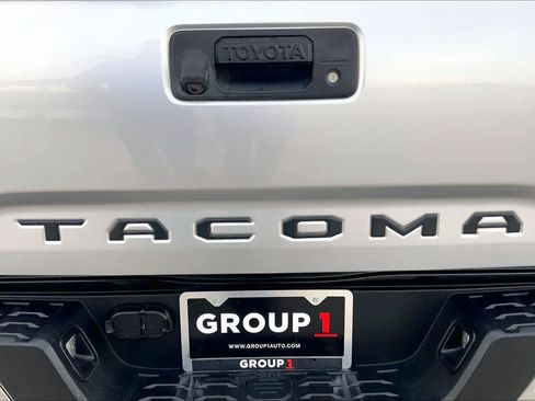 Used 2022 Toyota Tacoma TRD Off-Road AWD/4WD image 10
