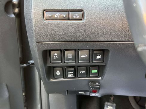 Used 2018 Nissan Rogue SL w/ Premium Package image 20