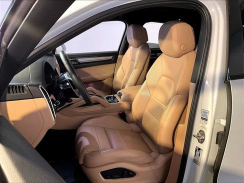 Certified 2023 Porsche Cayenne Coupe AWD/4WD image 5