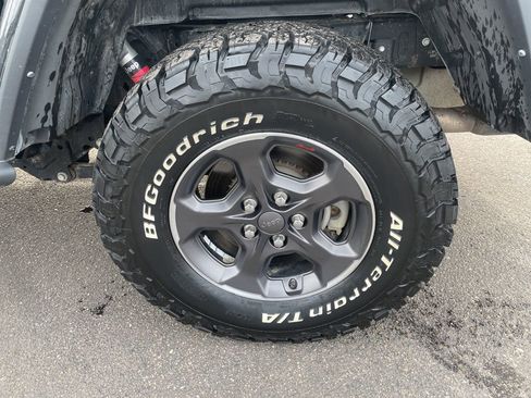 Used 2022 Jeep Gladiator Rubicon w/ Cold Weather Group image 4