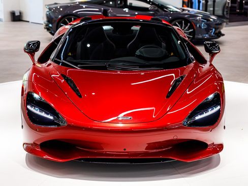 Used 2027 McLaren 750S Spider RWD image 17