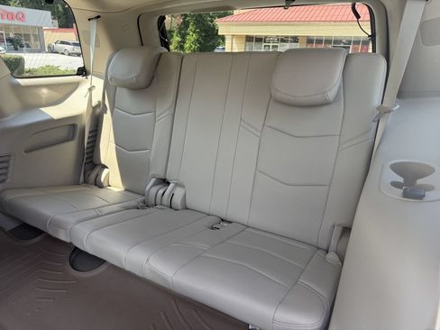 Used 2016 Cadillac Escalade Luxury AWD/4WD image 24