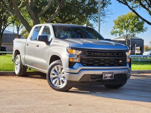 Used 2023 Chevrolet Silverado 1500 Custom image 2