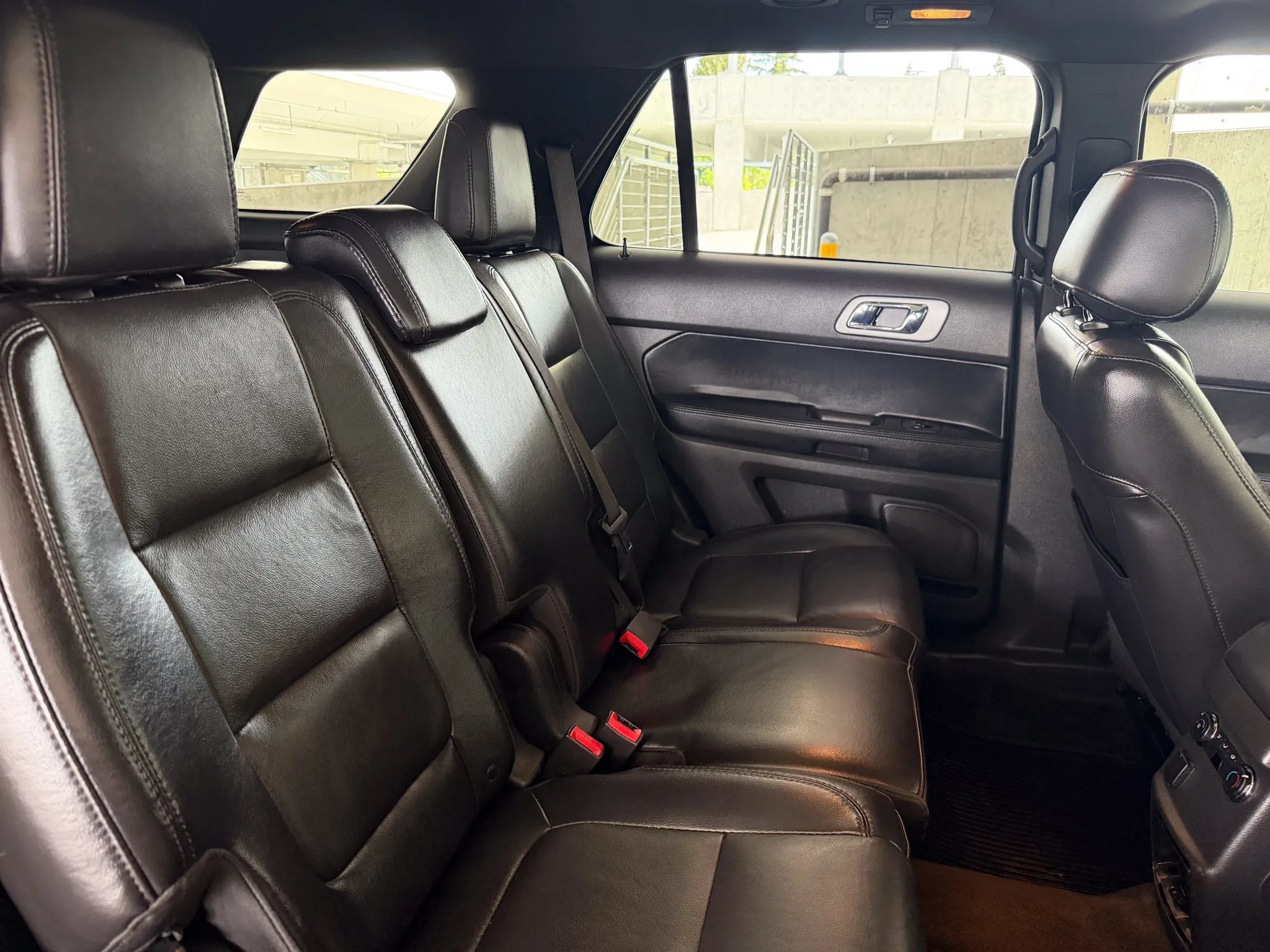 Used 2015 Ford Explorer XLT w/ Equipment Group 202B FWD image 24