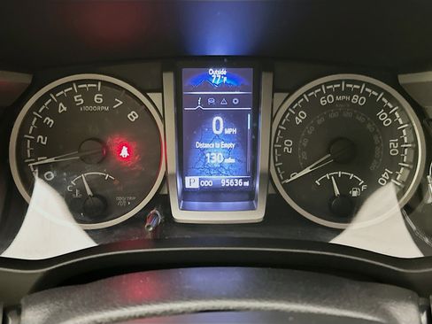 Used 2017 Toyota Tacoma SR5 w/ Tow Package image 18