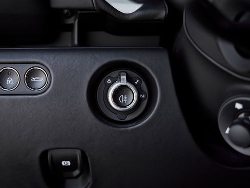 Used 2023 McLaren Artura image 41