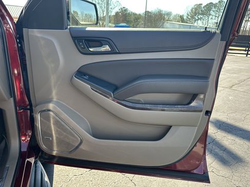 Used 2018 Chevrolet Suburban LT image 15