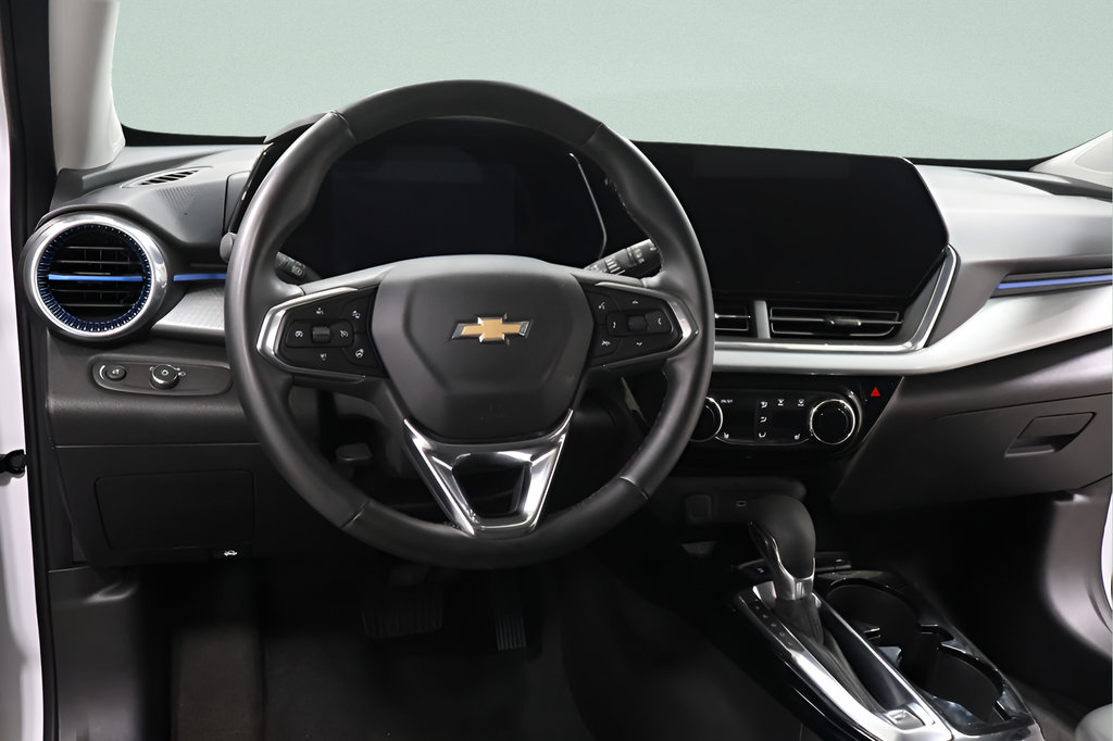 Used 2025 Chevrolet Trax LT w/ LT Convenience Package FWD image 9