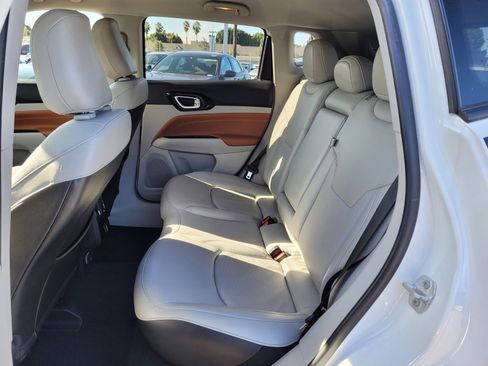 Used 2022 Jeep Compass Limited w/ Mopar Graphics Package image 13