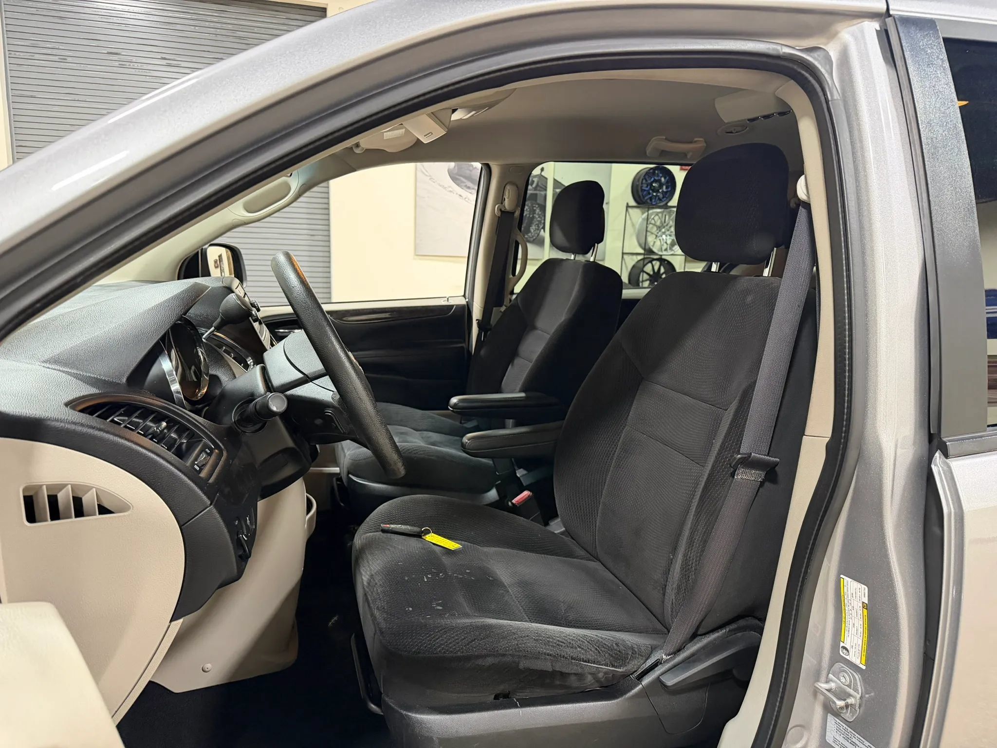 Used 2017 Dodge Grand Caravan SE FWD image 17