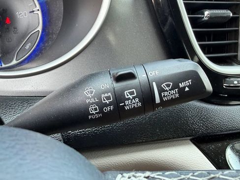 Used 2024 Chrysler Pacifica Touring-L FWD image 25