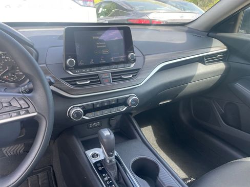 Used 2025 Nissan Altima 2.5 SV image 17