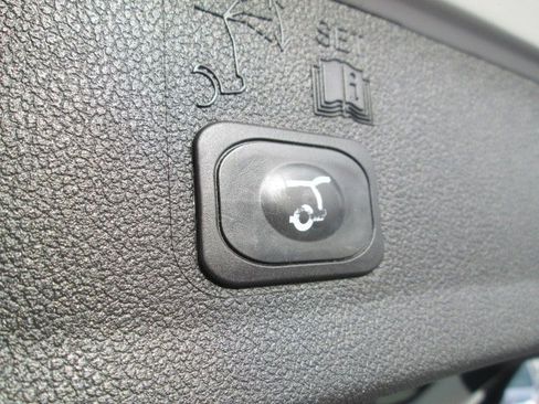 Used 2015 Ford Escape SE w/ Equipment Group 201A image 12