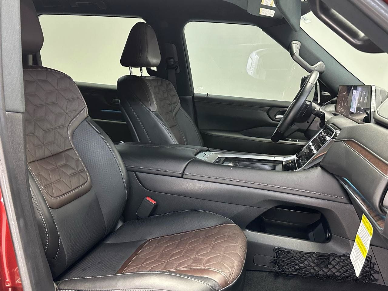Used 2025 Nissan Armada Platinum w/ Convenience Package RWD image 15