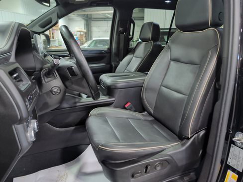 Used 2023 GMC Yukon SLT w/ SLT Premium Package AWD/4WD image 7