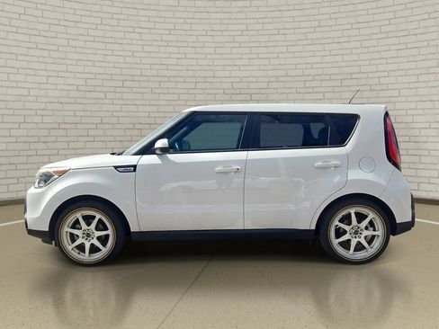 Used 2015 Kia Soul + w/ Audio Package FWD image 8