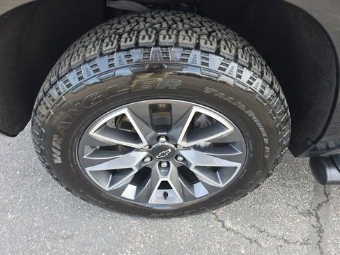 Used 2022 Chevrolet Tahoe Z71 w/ Luxury Package image 9