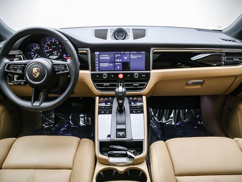 Certified 2026 Porsche Macan AWD/4WD image 16