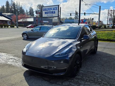 Used 2024 Tesla Model Y Long Range image 1